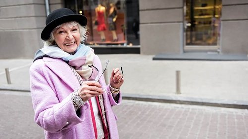 Чем объяснить бешеную популярность 90-летней бабули у мужчин