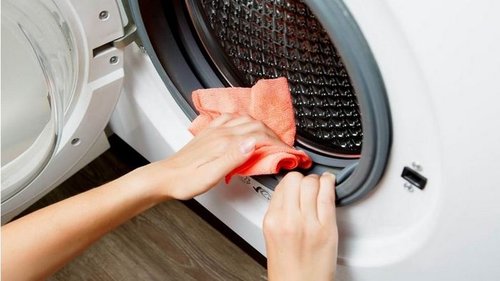 Почему стоит закрывать стиральную машинку, уходя из дома