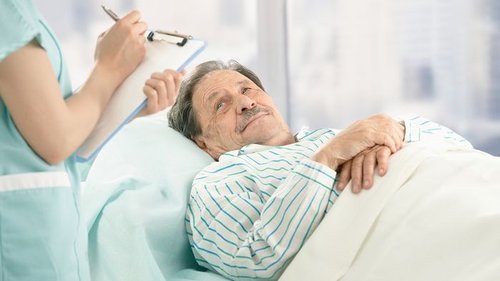 Круглосуточная перевозка лежачих больных: особенности