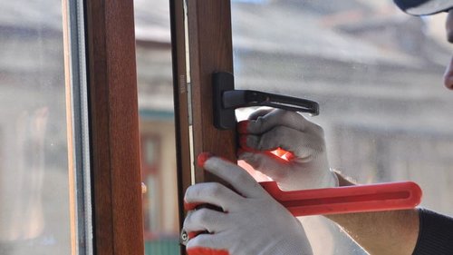 Где заказать качественный и срочный ремонт пластиковых окон в Киеве?