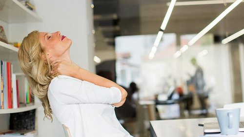 Спасти свою спину: простые упражнения, которые помогут после целого дня в офисе