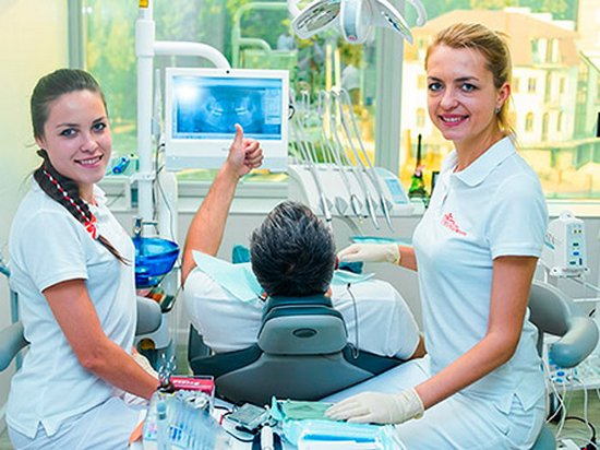 Чем отличается стоматологический кабинет от стоматологической клиники?