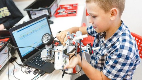Преимущества и особенности обучения детей робототехнике и программиров