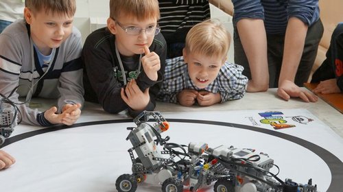 Преимущества и особенности обучения детей робототехнике и программиров