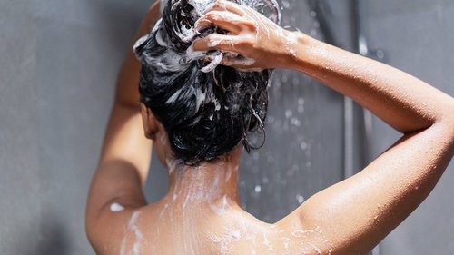 Как правильно мыть голову: 12 советов от врача-трихолога