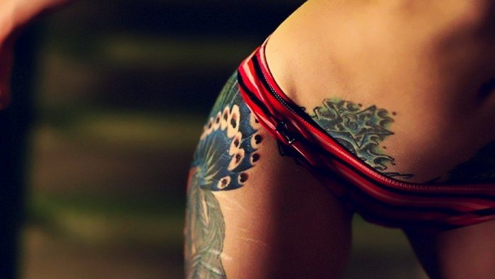 О чем говорят интимные татуировки?