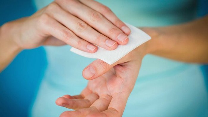 11 неожиданных способов использования антисептика для рук