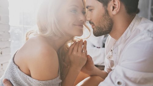 Это работает: 8 способов заставить мужчину думать о вас постоянно