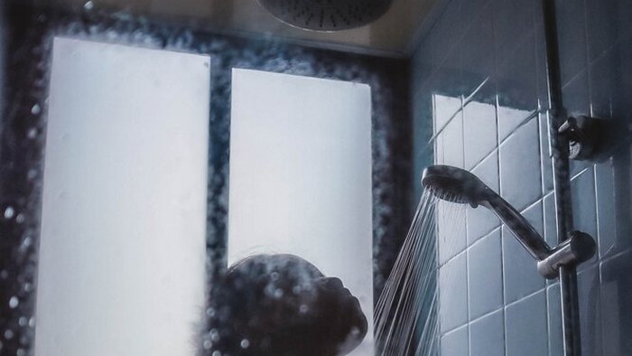 Почему нельзя принимать душ и мыть посуду во время грозы