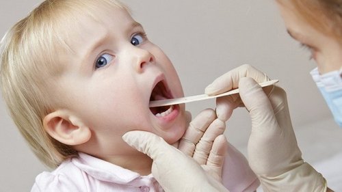 Чем лечить больное горло у ребенка