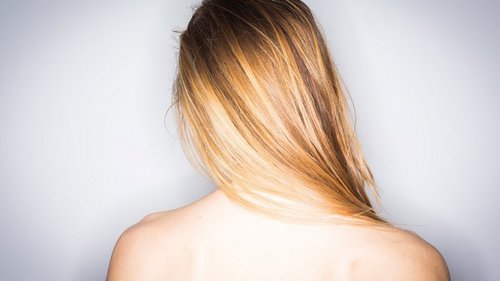 Почему выпадают волосы и как это прекратить: советы врача