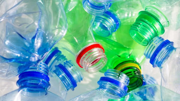 Что нужно проверить, когда будете покупать воду в пластиковой бутылке