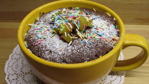 Шоколадный кекс в кружке – рецепт, как его приготовить в микроволновке за 5 минут