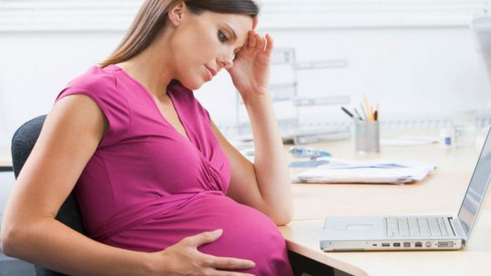 Простуда при беременности: чем опасна и что делать?