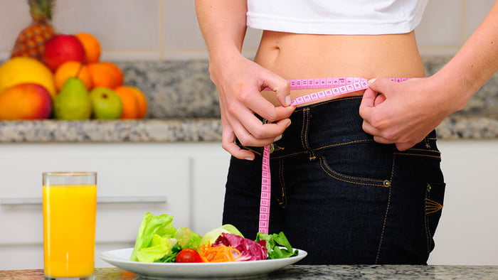 Названы пищевые привычки, способствующие набору веса