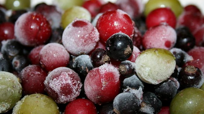 Как правильно замораживать фрукты и овощи. Советы диетолога