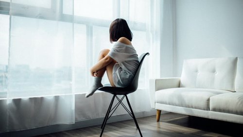 Каковы симптомы и лечение депрессии у женщин
