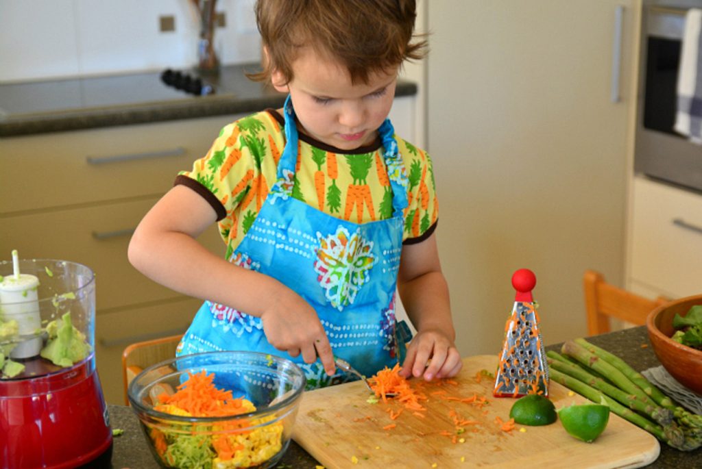 Как заинтересовать ребенка готовить вместе еду