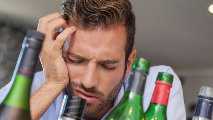 Болит голова после алкоголя: как быстро снять боль