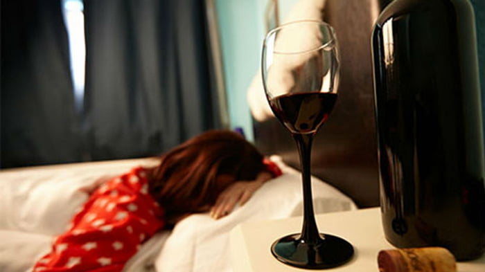 Алкоголь и недосыпание: что между ними общего