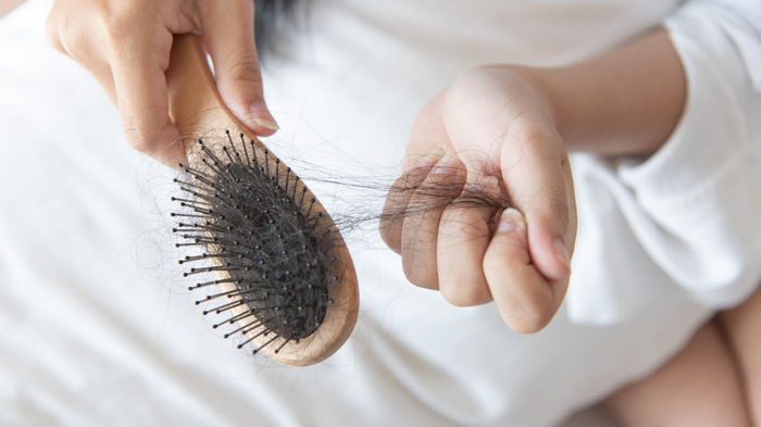 Причины выпадения волос у женщин и мужчин