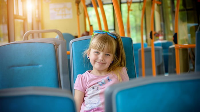 Подорожуємо автобусом з дітьми: що варто знати?