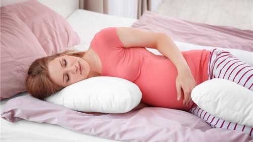 Допустимо ли, чтобы беременные спали на боку? можно?