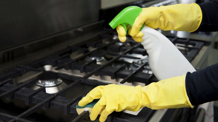 Как безопасно очистить плиту