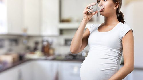Сколько воды нужно пить беременной женщине