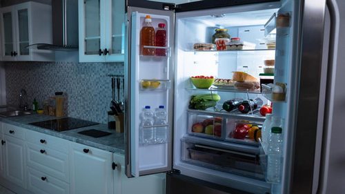 Чем убрать запах из холодильника в домашних условиях: 5 проверенных способов