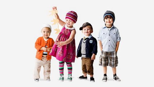 Составляем гардероб для крохи: особенности выбора одежды для детей