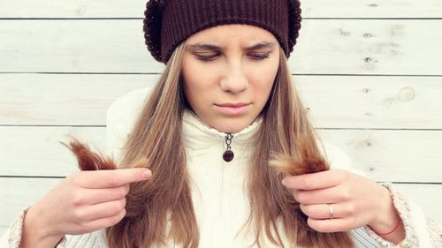 Парикмахер дала 5 советов, как ухаживать за волосами в морозы