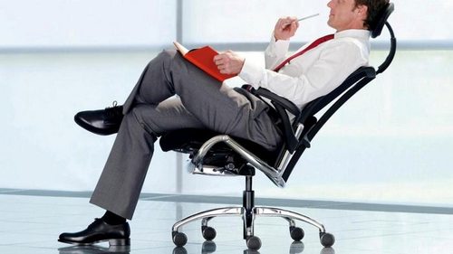 Как подобрать удобное офисное кресло