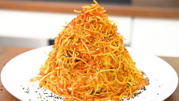 Салат «Муравейник» к новогоднему столу: настоящая диковинка из простых ингредиентов