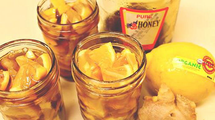Как сделать лимонад с имбирем и медом для лечения простуды и боли в горле