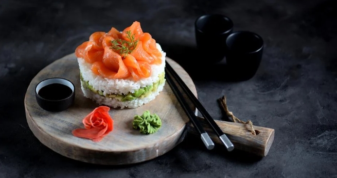 Яркий и необычный суши-торт: любители роллов будут в восторге