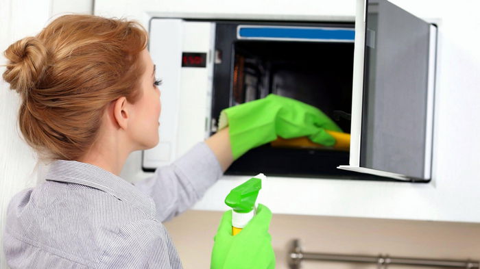 Как очистить микроволновку в домашних условиях: эффективные методы