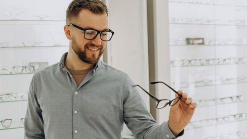 Не будет царапин и потертостей: вот что нужно регулярно делать с очками