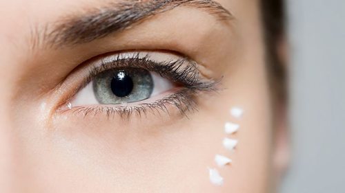 Как выбрать крем для кожи вокруг глаз: рекомендации специалистов