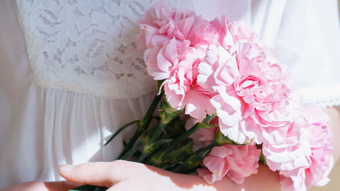 Какие цветы дарить женщинам по знаку Зодиака, и почему важно не перепутать