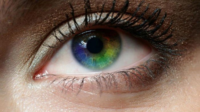 Астрологи ответили, какой цвет глаз у женщин притягивает деньги