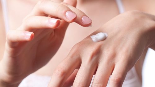 Сухость кожи рук: 7 правил, которые уберегут вас от зуда и боли