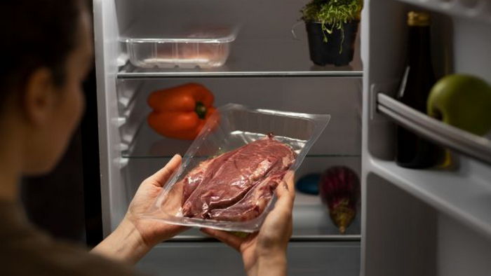 Как понять, что еда из холодильника испортилась: действенные способы