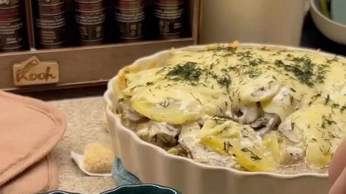 Сытно и просто: рецепт картофельной запеканки с мясом и грибами