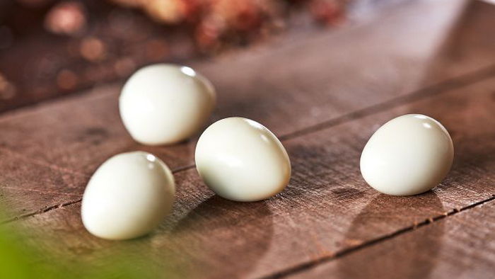 Как почистить яйца буквально за одну минуту: самый простой способ