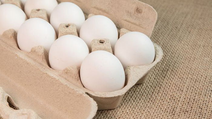 Не спешите выбрасывать несвежие яйца: отличный способ их применить