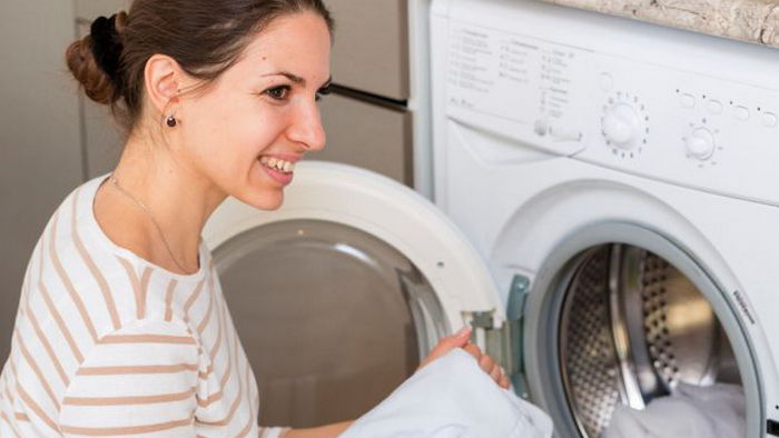 Не будет неприятного запаха: вот на сколько можно оставить мокрое белье в стиральной машине