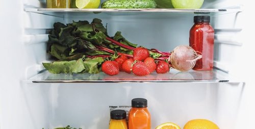 Неожиданные виновники: как предотвратить запах из холодильника и морозильной камеры
