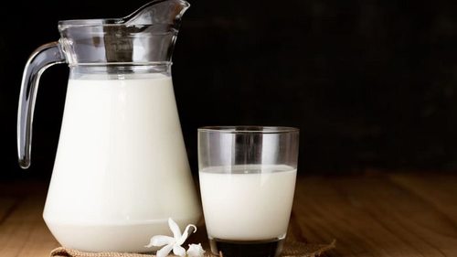 Справитесь за две минуты: лайфхак, как правильно разводить сухое молоко