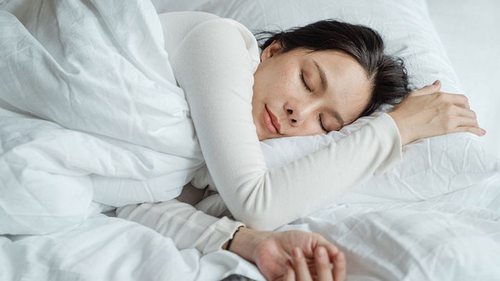 Почему нельзя спать днем на самом деле: врачи дали ответ